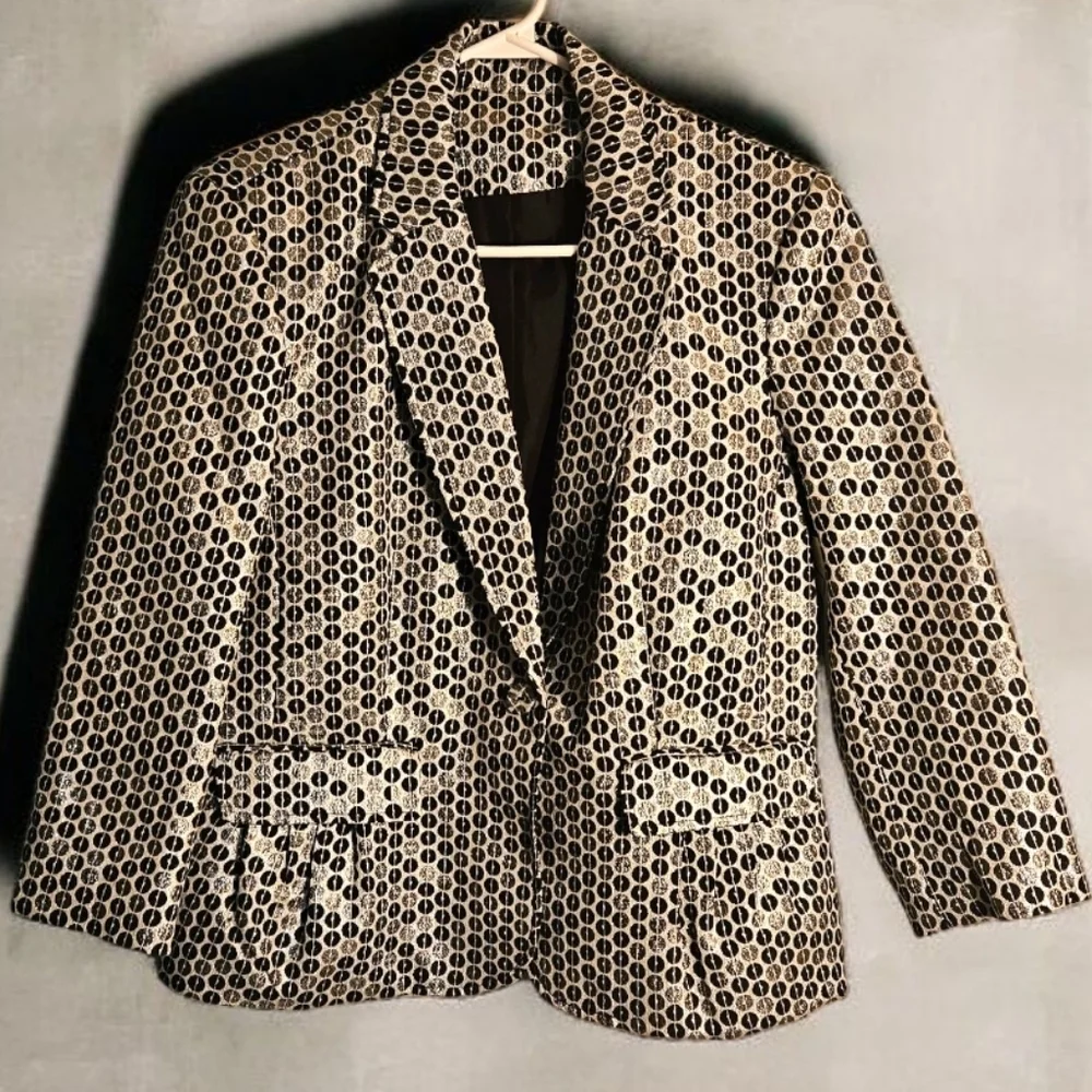 Women's Black and Cream Sequined Patterned Blazer. Size Large. - Picture 4 of 9